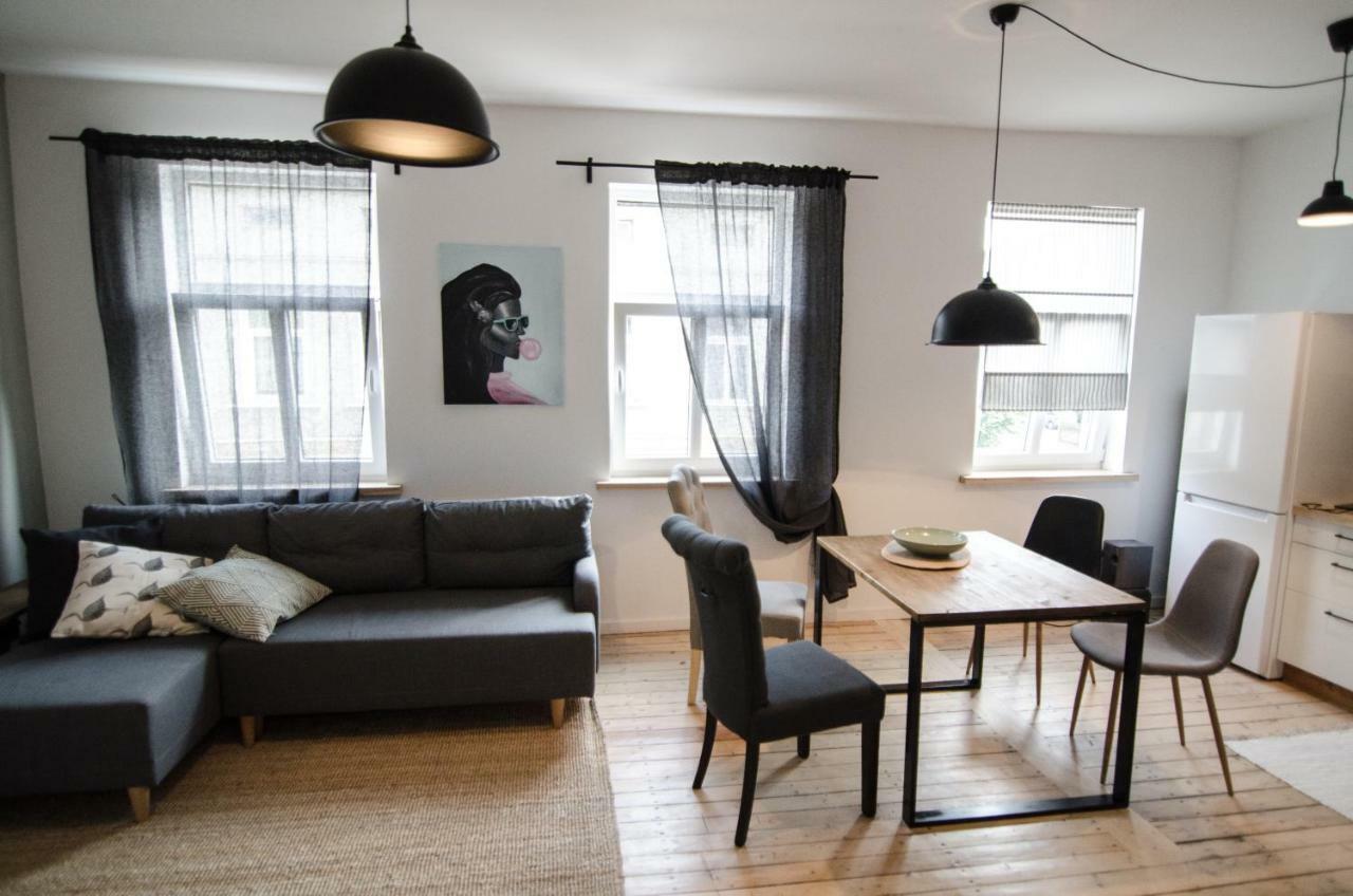 Ferienwohnung Frankenstein Girl Liepāja Exterior foto
